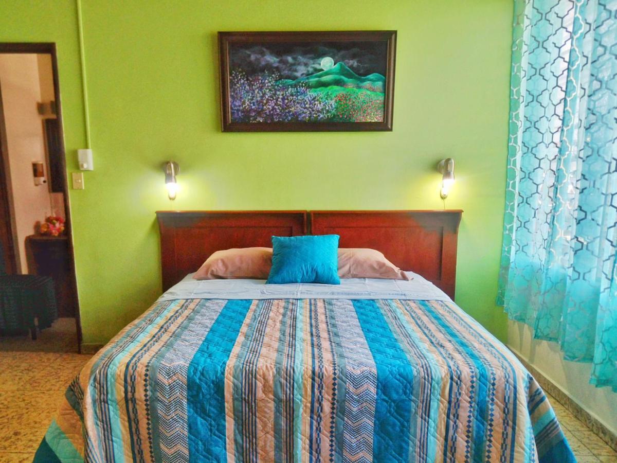 סאן סלבדור Hotel Oasis מראה חיצוני תמונה